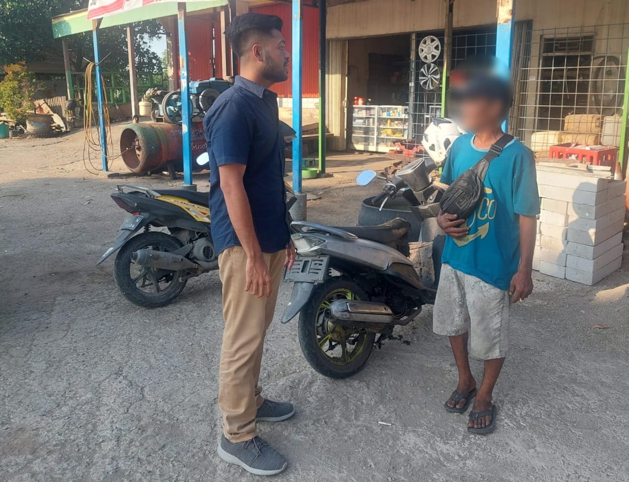 Polres Karawang, Polisi Tegur Seorang Jukir Liar di Karawang saat Ops KRYD Premanisme