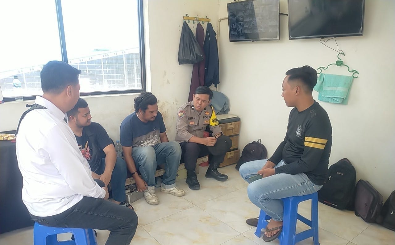 Polres Karawang, Polisi Lakukan Patroli Dialogis di PT. Unicorn Handbag Factory