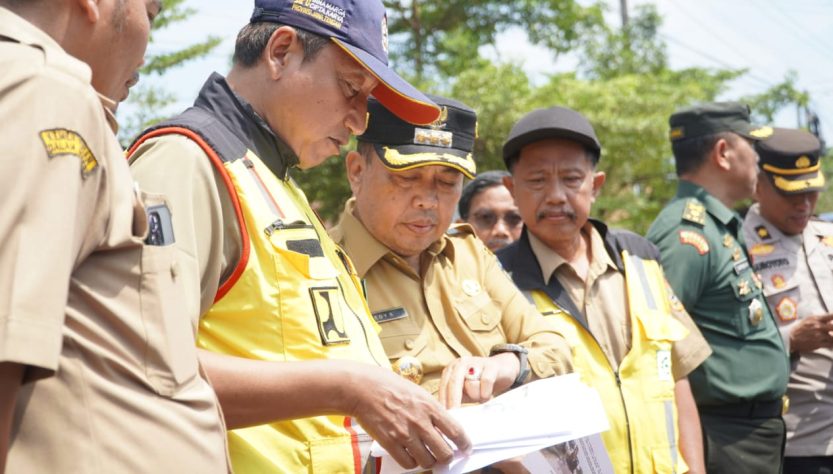 Pj. Bupati H. Edy Supriyanta Pastikan Jalan Jepara – Keling Diperbaiki