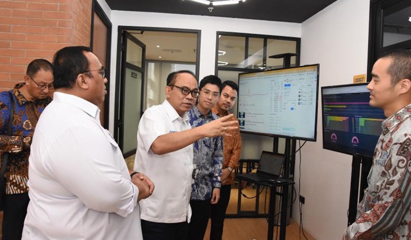 Menkominfo Ungkap Dua Kunci untuk Hadapi Perkembangan Teknologi