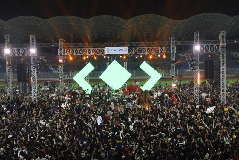 Tipe-X Sukses Hibur Ribuan Penonton di Opening Ceremony POPDA XI Banten Kota Tangerang