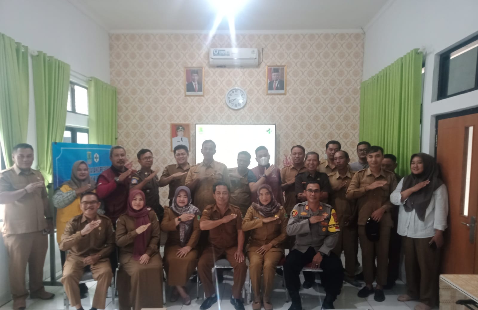 Kapolsek Rengasdengklok Polres Karawang Hadiri Minggon dan Lokakarya Mini di UPTD Puskesmas Medang asem