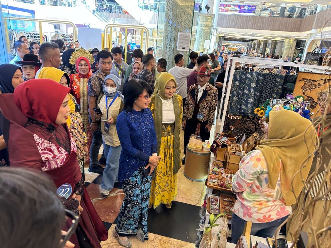 Promosikan Batik Kabupaten Bogor, Pj. Ketua Dekranasda Bawa Batik Unggulan Tampil di Pekan Kerajinan Jawa Barat