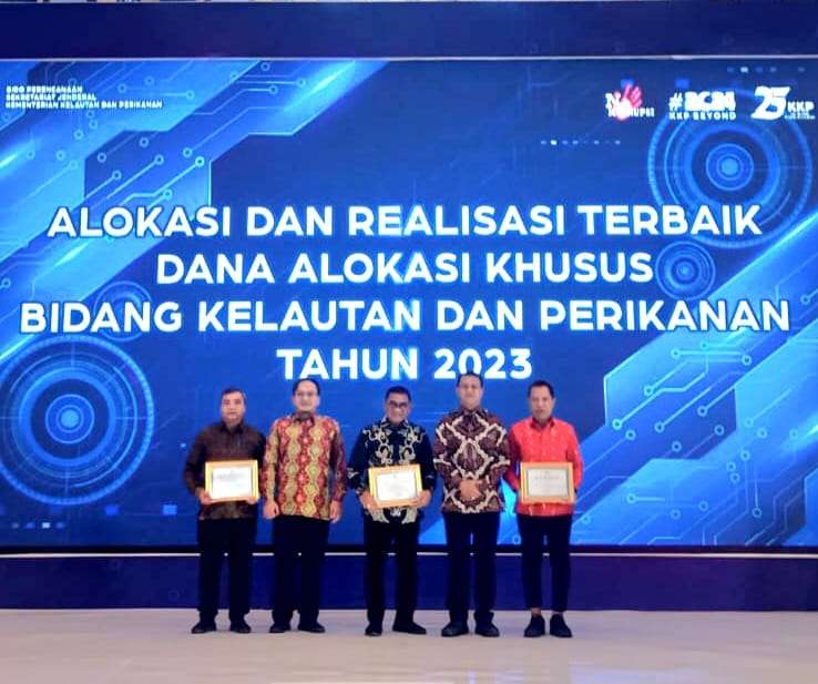 Membangun Ekonomi Biru : Kabupaten Garut Raih Penghargaan dari KKP