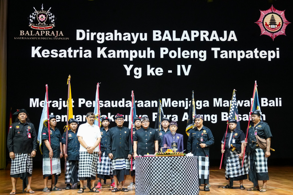 HADIRI HUT BALA PRAJA KSATRIA KAMPUH POLENG TANPATEPI PROVINSI BALI KE-4, BUPATI GIRI PRASTA HARAP PEGANG TEGUH PRINSIP BASUDEWA KUTUMBAKAN