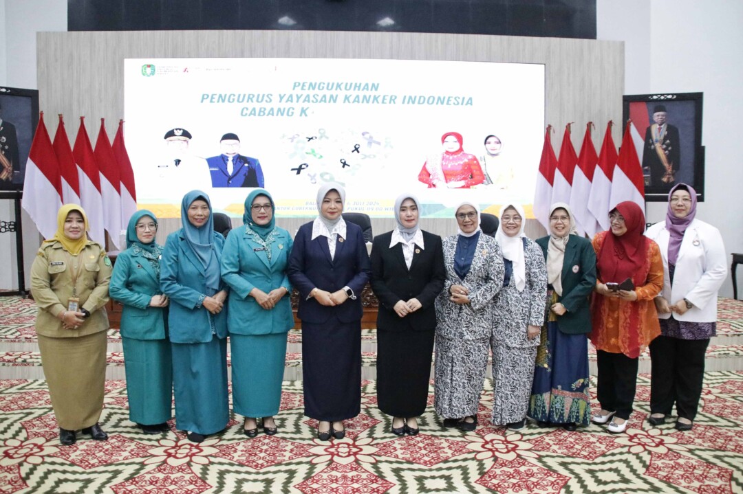 Pj. Gubernur Harisson kukuhkan pengurus yayasan kanker Indonesia Kalbar