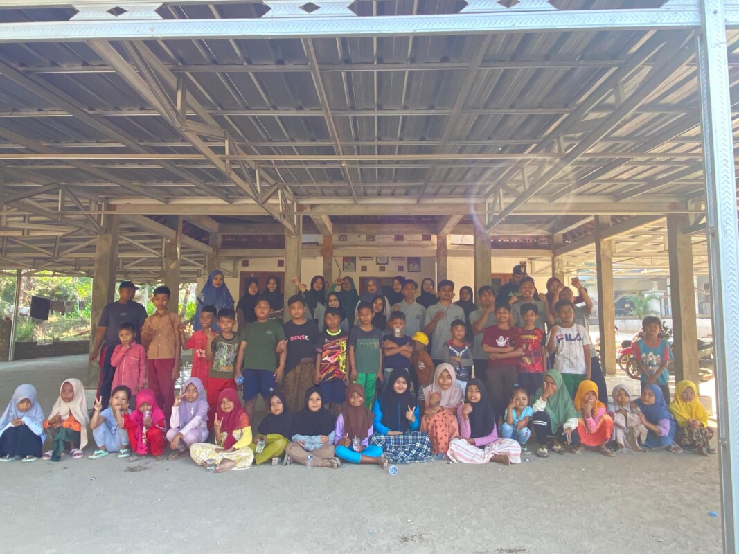 KKN STKIP PGRI Sumenep, Kemas Senam Sehat dengan Warga Tambaagung Barat