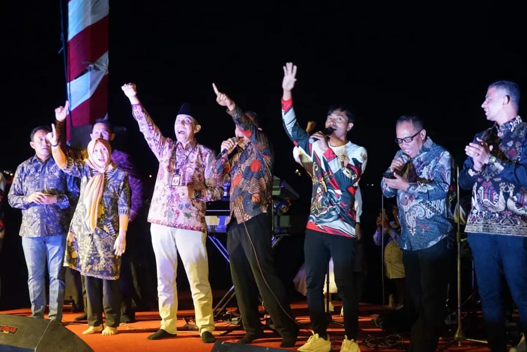 Penutupan Perayaan HUT RI Kabupaten Bangkalan Digelar Meriah di Pelabuhan Timur Kamal