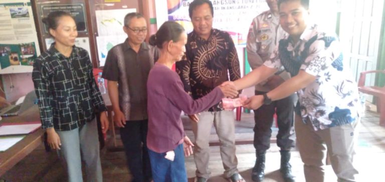 Kasi Kesra Hadiri Penyaluran BLT-DD di Desa Sungai Ajung 2024