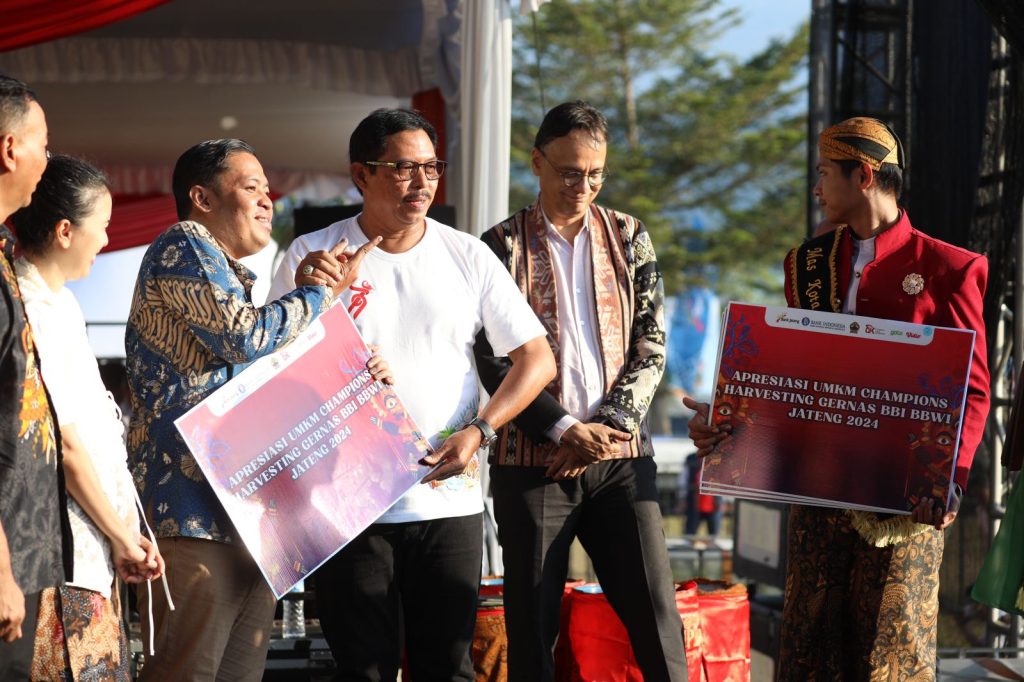Tingkatkan Perekonomian, Pj Gubernur Luncurkan Gernas BBI dan BBWI pada Pesta Rakyat