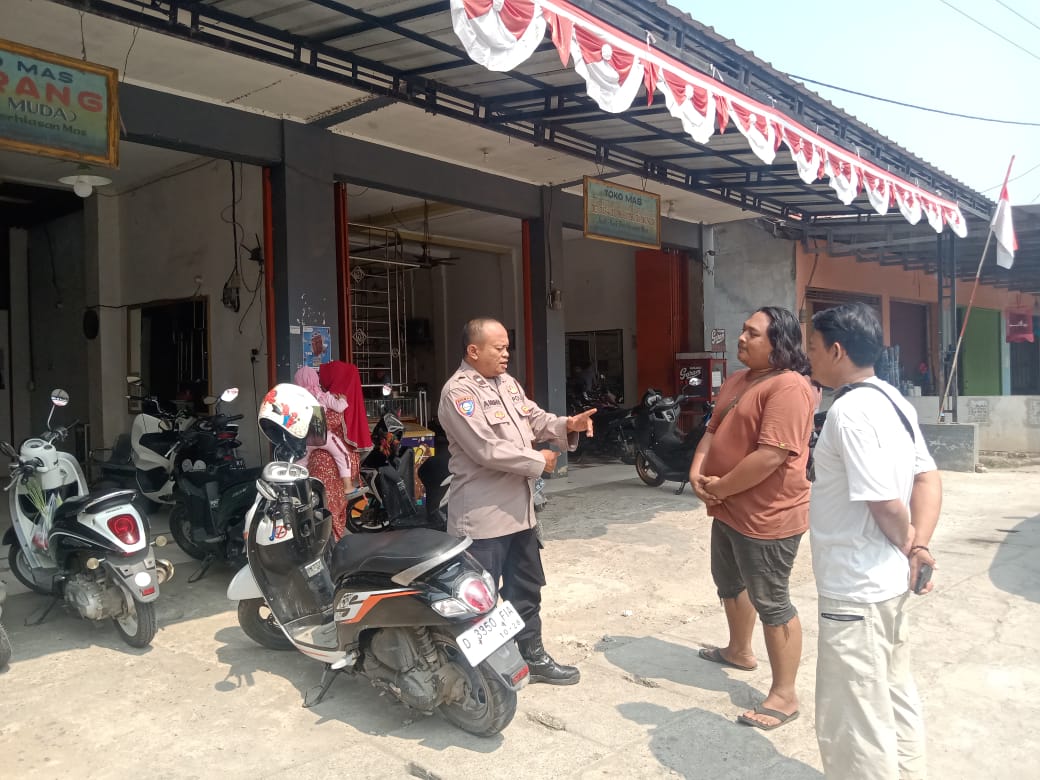 Dua Petugas Parkir di Tanjungjaya Diberikan Himbauan Oleh Bhabinkamtibmas Polsek Tempuran