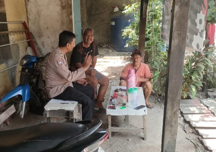 Aiptu Yanto Selaku Bhabinkamtibmas Polsek Klari Ingatkan Warga Jaga Kondusifitas Kamtibmas Aman Damai