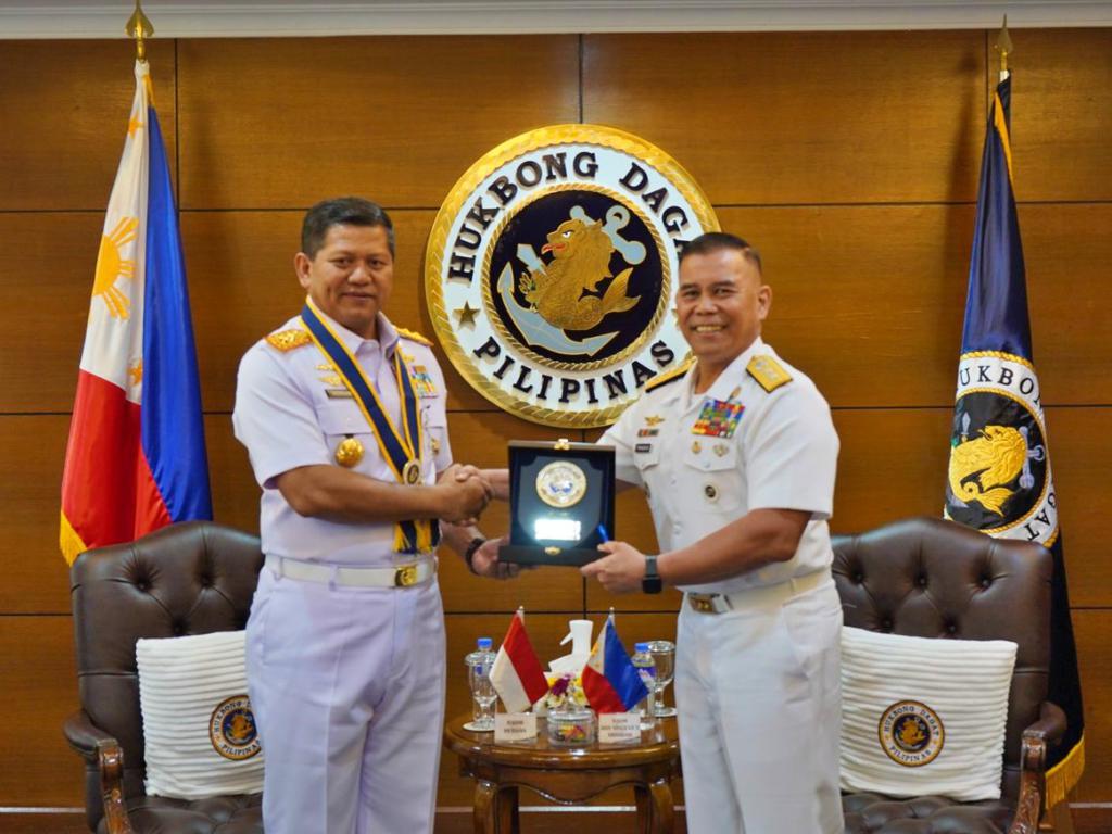 PERKUAT DIPLOMASI, PANGKOARMADA III KUNJUNGI MARKAS ANGKATAN LAUT FILIPINA