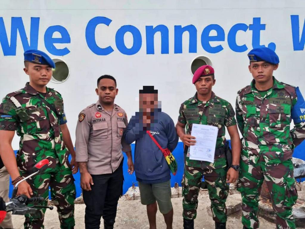 PRAJURIT TNI AL BERHASIL AMANKAN PENCURI DI ATAS KAPAL PELNI KM. LABOBAR