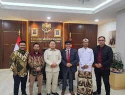 Sandy Tumiwa di Angkat Jadi Wakil Panglima Besar Adat Kuda Putih Oleh Kesultanan Cirebon