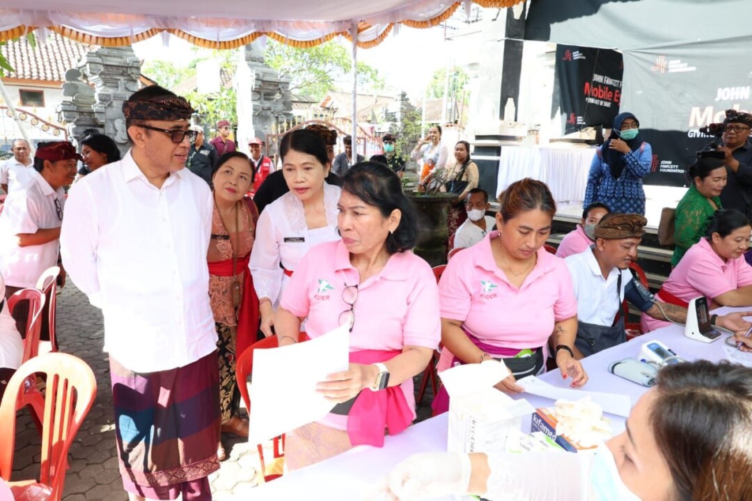 Berita 250703080350 Walikota Jaya Negara Tinjau Safari Kesehatan Di Banjar Oongan Dekatkan Pelayanan Kesehatan Bagi Masyarakat
