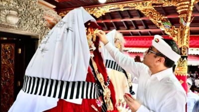 Walikota Jaya Negara Hadiri Ngeratep Lan Pasupati Sesuhunan Pura Dangka Banjar Bengkel