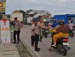 Berbagi Kebahagiaan Bulan Ramadhan, Polsek Cikande Polres Serang Berbagi Takjil Buka Puasa