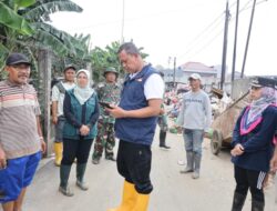 Turun Langsung Bantu Bersihkan Banjir, Warga Bekasi Jaya: Terimakasih Pak Wali