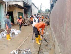 Pemkot Bekasi Fokus Bersihkan Sisa Lumpur dan Distribusikan Bantuan Pasca Banjir