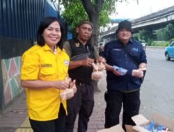 Persatuan Wartawan Nasrani (PEWARNA) Jakarta Barat Berbagi Takjil di Bulan Ramadan
