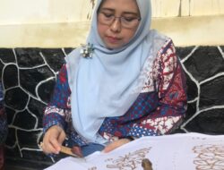 Kunjungi Museum Batik, Sekretaris TP PKK Kota Bekasi Wuri Handayani Dukung Kelestarian Batik