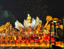 Ribuan Umat Buddha Ikuti Meditasi Detik Detik Waisak 2569 BE/2025