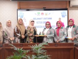 KOLABORASI UNTUK KEMAJUAN EKONOMI KREATIF: DEKRANASDA KOTA BEKASI STUDI TIRU KE DEKRANASDA JAKARTA SELATAN