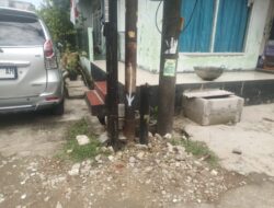 Penamaman Puluhan Tiang Wifi Fiberstar di Cikande Permai Disebut Merusak Saluran Air dan Buat Semrawut
