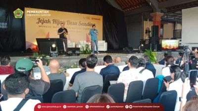 Langkah Besar Menuju Masa Depan Hijau: Maybank Indonesia dan Desa Sanding Berkolaborasi untuk Lingkungan yang Lebih Baik!