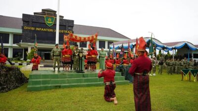 Pangdivif 3 Kostrad Berganti Komando: Tradisi dan Semangat Membara Warnai Penyambutan di Sarang Petarung Darpa!