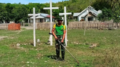 Satgas RI-RDTL Sektor Timur dan Warga Raihenek Bersatu: Gotong Royong Bersihkan dan Percantik Gereja!