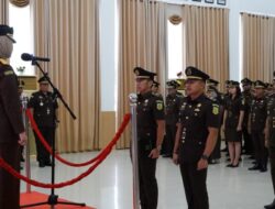Wakajati Kepri Bertindak Selaku Inspektur Upacara Hari Bela Negara ke-77 Tahun 2025 di Kejati Kepri