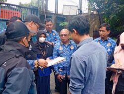 BAU TIDAK SEDAP + AIR WARNAAN DI BANTAR GEBANG – DLH BEKASI TINDAK CEPAT: PABRIK GULA DIPERIKSA, SAMPEL AIR DIUJI LAB!
