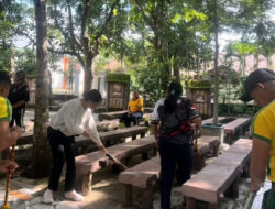 Lingkungan Ibadah Lebih Nyaman: Satgas Pamtas Bersihkan Gereja St. Maria di Desa Umanen, NTT