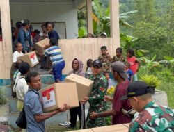 BANTU WARGA PERBATASAN, SATGAS PAMTAS KOSTRAD & KODIM 1618/TTU BAGIKAN SEMBAKO