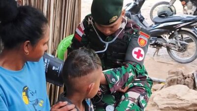 Satgas Pamtas Bawa Layanan Kesehatan Door to Door, Warga Desa Takirin Sambut Antusias