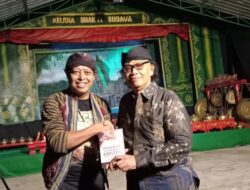 Pdt. Dwi Tartiyasa Memberitakan Firman Tuhan Melalui Kesenian Ketoprak Tobong