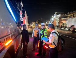 Satlantas Polres Probolinggo Kota Tertibkan Puluhan Bus dan Truk Masuk Jalur Tengah Kota