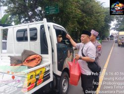 Bangun Kepercayaan Publik, Polsek Kademangan Salurkan 1.000 Takjil dan Sampaikan Pesan Kamtibmas