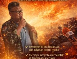 MENJADI LENTERA DI TENGAH BADAI INFORMASI