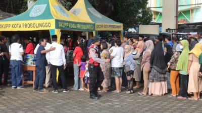 Kapolres Probolinggo Kota Ngabuburit dan Bukber Bareng Pengusaha dan GP Ansor, Santuni Anak Yatim hingga Bagi 500 Bansos