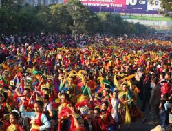 Sekejap Berubah! CFD Bekasi Jadi Lautan Tari, Warga Berhenti, Budaya Bicara