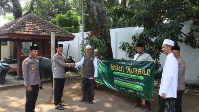 Polres Probolinggo Kota Salurkan 43 Hewan Kurban untuk Masyarakat dan Pondok Pesantren