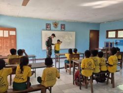 Tak Hanya Jaga Perbatasan, Prajurit Satgas Yonarhanud 2 Kostrad Turun Mengajar Anak-Anak di Natemnanu