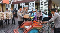 Sambut Hari Bhayangkara ke-80, Polres Probolinggo Kota Bagikan 70 Paket Sembako untuk Warga Kurang Mampu, Tukang Becak hingga Driver Ojol