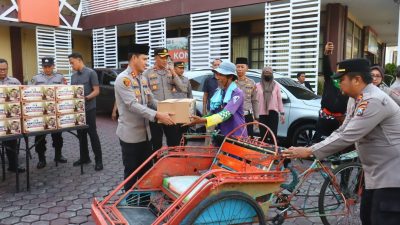 Sambut Hari Bhayangkara ke-80, Polres Probolinggo Kota Bagikan 70 Paket Sembako untuk Warga Kurang Mampu, Tukang Becak hingga Driver Ojol