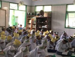 Polisi Berikan Edukasi Moderasi Beragama dan Etika Bermedia Sosial kepada Siswa Baru di Kademangan