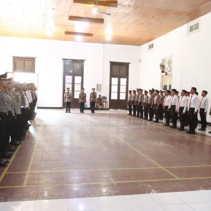 Kapolres Probolinggo Kota Pimpin Sertijab Kabag SDM dan Kapolsek Mayangan