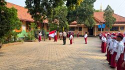 Sambangi SDN Muneng Leres 1, Kapolsek Sumberasih Edukasi Siswa soal Bahaya Bullying